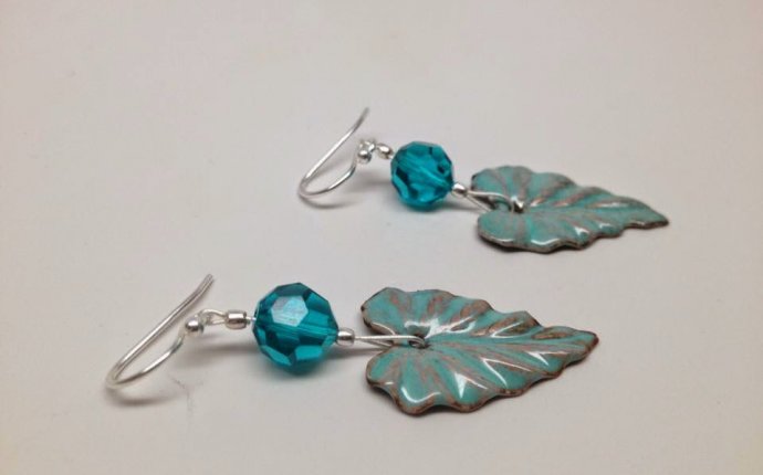 Free instructions for making fun and simple, handmade earrings